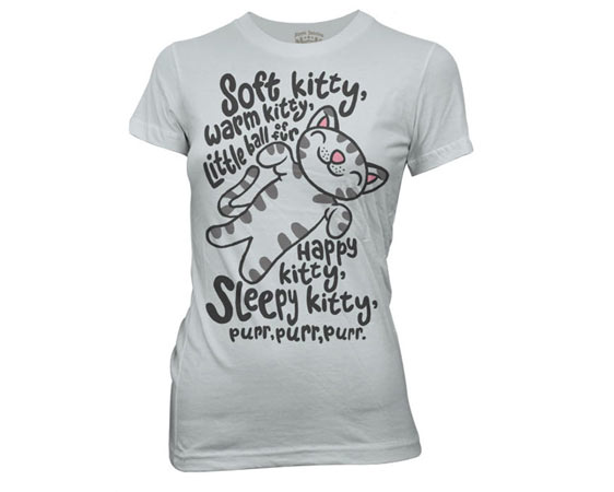 Para as mães que curtem The Big Bang Theory, uma boa ideia é uma camiseta inspirada na música Soft Kitty, a preferida de Sheldon Para as mães que curtem The Big Bang Theory, uma boa ideia é uma camiseta inspirada na música Soft Kitty, a preferida de Sheldon