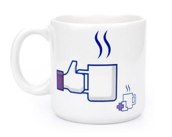 Se a sua mãe é do tipo viciada em redes sociais, dê uma caneca com o botão Curtir Se a sua mãe é do tipo viciada em redes sociais, dê uma caneca com o botão Curtir
