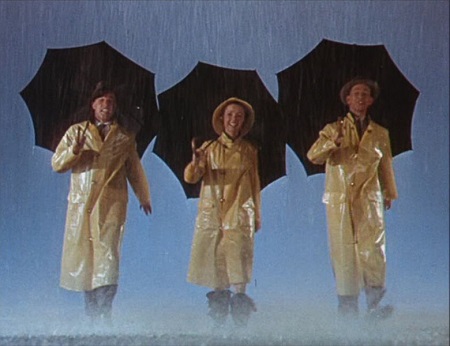 A passagem do cinema mudo para o falado causou mesmo impacto na indústria - não faltam filmes que falam sobre isso. Talvez o mais famoso seja <i>Cantando na chuva</i>, de 1952, um dos maiores musicais já produzidos. A passagem do cinema mudo para o falado causou mesmo impacto na indústria - não faltam filmes que falam sobre isso. Talvez o mais famoso seja <i>Cantando na chuva</i>, de 1952, um dos maiores musicais já produzidos.