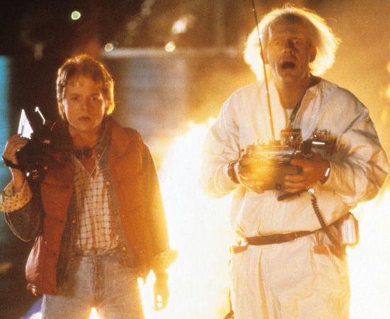 O primeiro filme da saga De Volta Para o Futuro foi lançado em 1985. O longa, estrelado por Michael J. Fox e Christopher Lloyd tornou-se um fenômeno mundial, com uma bilheteria de mais de 360 milhões de dólares. Veja alguns detalhes divertidos sobre desta obra dirigida por Robert Zemeckis. O primeiro filme da saga De Volta Para o Futuro foi lançado em 1985. O longa, estrelado por Michael J. Fox e Christopher Lloyd tornou-se um fenômeno mundial, com uma bilheteria de mais de 360 milhões de dólares. Veja alguns detalhes divertidos sobre desta obra dirigida por Robert Zemeckis.