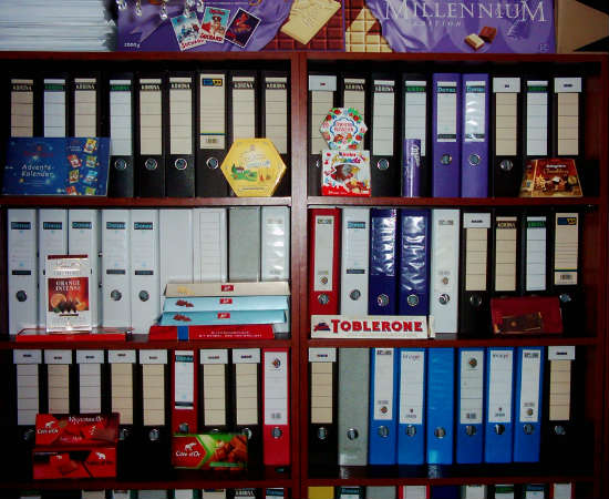 Deu vontade de comer um chocolate? Então retire a embalagem com cuidado e envie para Martin Mihál, que as coleciona desde seus nove anos de idade. Ele é o fundador do Chocolate Wrappers Museum.