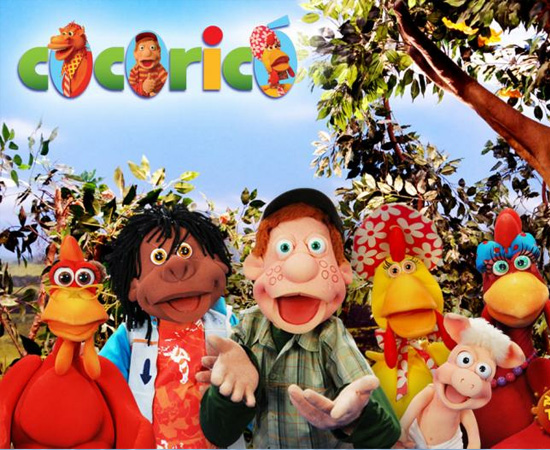 Cocoricó (1996) é uma série de TV sobre um garoto que brinca com vários animais em um paiol.
