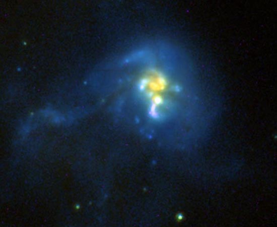 Colisão entre quatro galáxias. Colisão entre quatro galáxias.