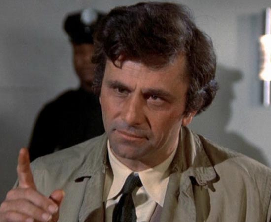 Columbo é o protagonista da série de TV homônima que foi ao ar de 1971 a 2003. Ele é detetive de homicídios do Departamento de Polícia de Los Angeles.