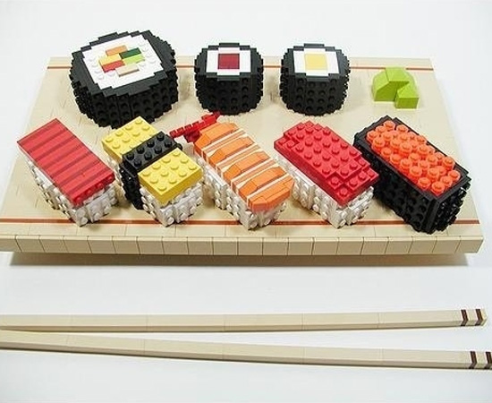 Que tal um almoço oriental feito com peças de Lego. Que tal um almoço oriental feito com peças de Lego.