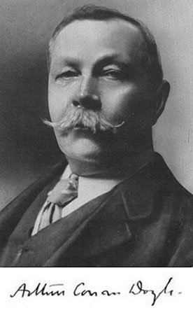 Arthur Conan Doyle, escritor britânico e criador do detetive mais famoso do mundo: Sherlock Holmes. Arthur Conan Doyle, escritor britânico e criador do detetive mais famoso do mundo: Sherlock Holmes.