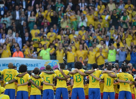 Em campo, a Copa da Zueira não terminou bem. Pelo menos não para a seleção, que perdeu de 7 x 1 para a Alemanha, no Mineirão, em Belo Horizonte. Ainda assim, a imagem dos jogadores cantando o hino de forma intensa vai ficar marcada na memória dos brasileiros por um bom tempo.