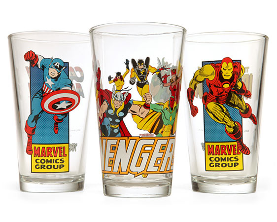Um presente para você aproveitar também: copos com desenhos dos heróis da Marvel Um presente para você aproveitar também: copos com desenhos dos heróis da Marvel