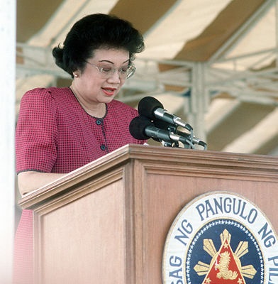 Presidente das Filipinas na década de 1980 e até o começo dos anos 90, Corazon Aquino foi mais do que uma política. Foi líder e heroína do movimento que derrubou a ditadura que tomava conta do país. Presidente das Filipinas na década de 1980 e até o começo dos anos 90, Corazon Aquino foi mais do que uma política. Foi líder e heroína do movimento que derrubou a ditadura que tomava conta do país.