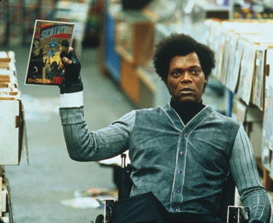 Corpo Fechado (M. Night Shyamalan, 2000) - M. Night Shyamalan curte uma reviravolta. David Dunn, o único sobrevivente de um acidente de trem, conhece Elijah Price, que tenta convencê-lo que ele é como um super-herói de histórias em quadrinhos. Tudo porque David escapou ileso de um acidente trágico - e meio misterioso. Corpo Fechado (M. Night Shyamalan, 2000) - M. Night Shyamalan curte uma reviravolta. David Dunn, o único sobrevivente de um acidente de trem, conhece Elijah Price, que tenta convencê-lo que ele é como um super-herói de histórias em quadrinhos. Tudo porque David escapou ileso de um acidente trágico - e meio misterioso.