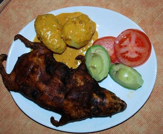 Peru e Ecuador: o porquinho-da-índia é mais que um bicho de estimação em alguns país latinos. O cuy, como é chamado por lá, é servido inteiro e frito, acompanhado de arroz. Peru e Ecuador: o porquinho-da-índia é mais que um bicho de estimação em alguns país latinos. O cuy, como é chamado por lá, é servido inteiro e frito, acompanhado de arroz.