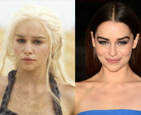 Emilia Clarke fica bem diferente quando veste a carapuça de Daenerys Targaryen. Será que os dragões chamuscaram o cabelo da moça até torná-lo escuro na vida real? Emilia Clarke fica bem diferente quando veste a carapuça de Daenerys Targaryen. Será que os dragões chamuscaram o cabelo da moça até torná-lo escuro na vida real?