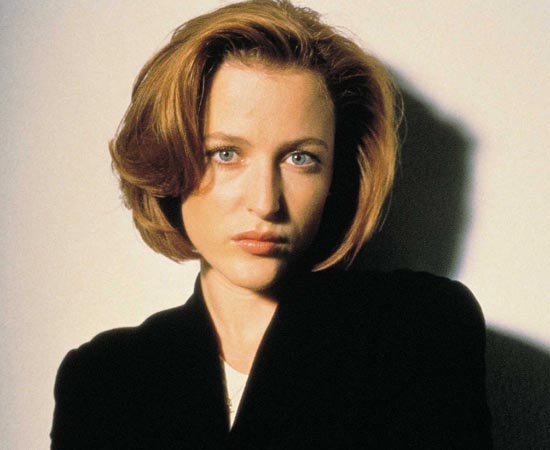 Dana Scully é a parceira de trabalho de Fox Mulder. Ela também é protagonista de Arquivo X e investiga casos sobrenaturais.