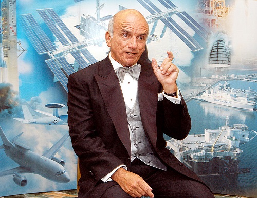 Quando a MIR foi desativada, o mundo ganhou sua primeira casa comunitária no espaço. É a Estação Estação Espacial Internacional (ISS), projeto que envolve16 países, inclusive o Brasil. O primeiro módulo da ISS foi lançado em 1998. Quando a MIR foi desativada, o mundo ganhou sua primeira casa comunitária no espaço. É a Estação Estação Espacial Internacional (ISS), projeto que envolve16 países, inclusive o Brasil. O primeiro módulo da ISS foi lançado em 1998.
