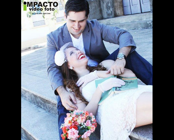 O casal Denise e Thiago, de Goiânia, provou que não desgruda dos livros! O casal Denise e Thiago, de Goiânia, provou que não desgruda dos livros!