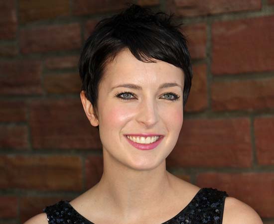 A roteirista Diablo Cody, ganhadora do Oscar de Melhor Roteiro Original (Juno), trabalhou como stripper em uma boate de Minneapolis (EUA) durante um ano. Ela conta essa história no livro ‘Candy Girl: A Year in the Life of an Unlikely Stripper’, lançado em 2005.