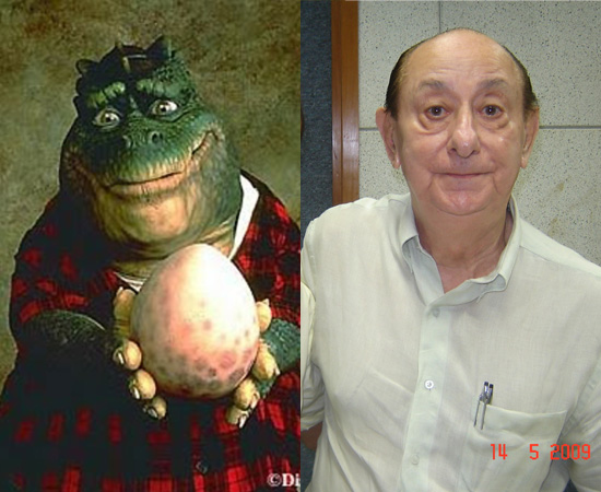 Dublador: José Santa Cruz. É o famoso intérprete de Dino da Família Dinossauro. Também dublou Magneto (X-Men). Dublador: José Santa Cruz. É o famoso intérprete de Dino da Família Dinossauro. Também dublou Magneto (X-Men).