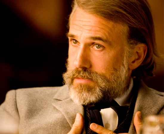 O caçador de recompensas é alemão, dr. King Schultz (o vencedor do Oscar, Christoph Waltz). Schultz está no encalço dos sanguinários irmãos Brittle, e Django é o único que pode levá-lo à sua recompensa.