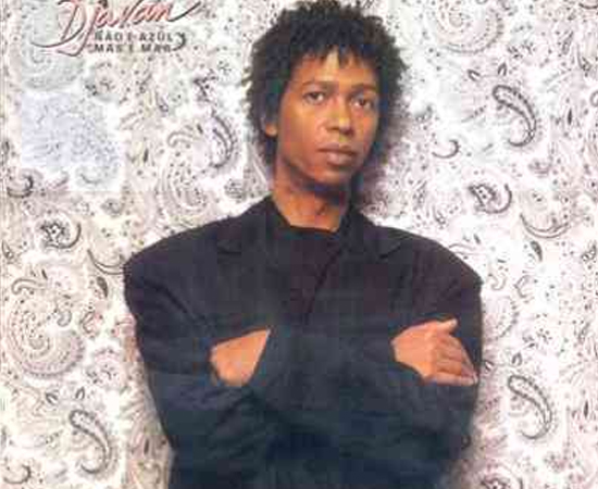 Regulou o protesto, evoluiu na popização da bossa. Djavan admirável, com melodias palatais e versos elaborados - Revista BIZZ sobre Não é Azul mas é Mar, novo disco de Djavan. Regulou o protesto, evoluiu na popização da bossa. Djavan admirável, com melodias palatais e versos elaborados - Revista BIZZ sobre Não é Azul mas é Mar, novo disco de Djavan.