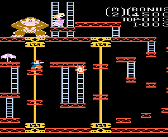 DONKEY KONG (1983) - O primeiro Donkey Kong foi lançado para Arcade, mas logo foi adaptado para outras plataformas, como o Atari. O game consiste em superar vários obstáculos para salvar a princesa raptada por um gorila. O personagem Mario apareceu pela primeira vez neste jogo, quando era chamado apenas de jumper.
