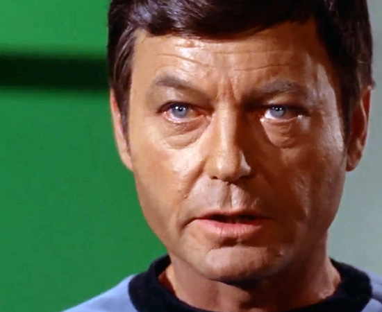 ‘Eu sou um médico, não um...’ - Dr. Leonard ‘Magro’ McCoy