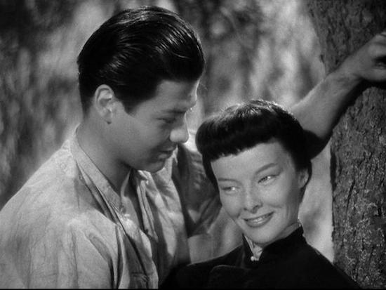 Katharine Hepburn em <i>A Estirpe do Dragão </i>(1944) Katharine Hepburn em <i>A Estirpe do Dragão </i>(1944)
