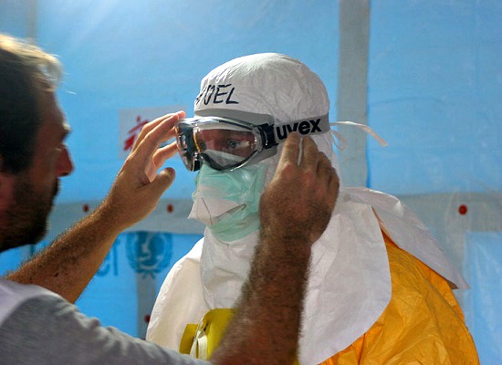 A África Ocidental sofreu com um surto de ebola em 2014. Em agosto, a Organização Mundial de Saúde declarou a epidemia de ebola em estado de emergência internacional. Pela primeira vez foi registrado um caso da doença fora da África.