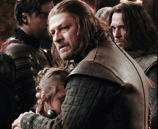 EDDARD NED STARK (Game Of Thrones) - Ele sempre coloca os interesses dos filhos (incluindo o bastardo) em primeiro lugar. Robb, Jon, Arya, Sansa, Rickon e Bran tiveram muita sorte de serem criados por ele, afinal, não há muitos pais exemplares em Westeros.