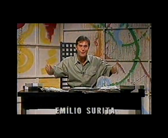 Bem antes do Pânico na TV, o radialista Emilio Surita era um cara descolado, que aparecia em reportagens sobre a noite na PLAYBOY e outras revistas. E ele já fazia trabalhos na TV, como apresentar o Top Music, um programa de clipe. Sim, não havia MTV, mas a TV aberta já recheava a programação com vídeos musicais. Bem antes do Pânico na TV, o radialista Emilio Surita era um cara descolado, que aparecia em reportagens sobre a noite na PLAYBOY e outras revistas. E ele já fazia trabalhos na TV, como apresentar o Top Music, um programa de clipe. Sim, não havia MTV, mas a TV aberta já recheava a programação com vídeos musicais.
