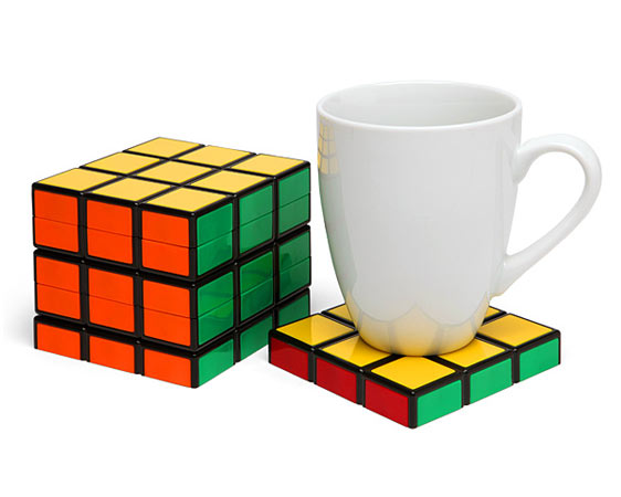 Porta copos imitando um cubo mágico para as mães que curtem o brinquedo Porta copos imitando um cubo mágico para as mães que curtem o brinquedo