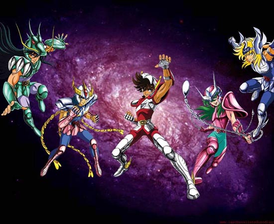 ENREDO - A saga Os Cavaleiros do Zodíaco (Saint Seiya) conta a história de cinco guerreiros que devem defender a reencarnação da deusa Atena. Eles usam armaduras sagradas para lutarem contra criaturas do mal que querem dominar a Terra. O personagem principal é Seiya, um órfão que recebe a Armadura de Bronze de Pégaso no início da série. ENREDO - A saga Os Cavaleiros do Zodíaco (Saint Seiya) conta a história de cinco guerreiros que devem defender a reencarnação da deusa Atena. Eles usam armaduras sagradas para lutarem contra criaturas do mal que querem dominar a Terra. O personagem principal é Seiya, um órfão que recebe a Armadura de Bronze de Pégaso no início da série.