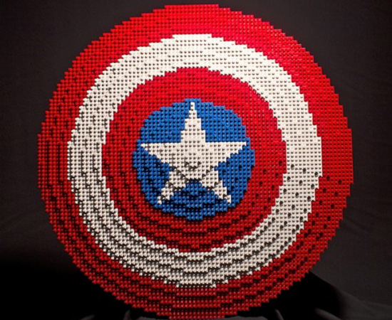 Este fã de Vingadores construiu o escudo do Capitão América com peças de Lego. Este fã de Vingadores construiu o escudo do Capitão América com peças de Lego.