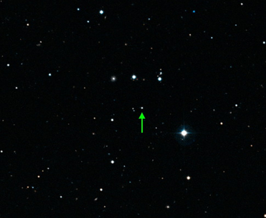 A ESTRELA QUE NÃO DEVERIA EXISTIR - A ‘SDSS J102915 +172927’ foi descoberta em 2011. Localizada na constelação de Leão, é uma estrela pequena (com aproximadamente 80% do tamanho do Sol) e muito antiga - tem 13 bilhões de anos - quase a idade do Universo! Mas por que ela não deveria existir? Porque sua composição é raríssima: 99,9993% de Hélio e Hidrogênio. Estes dois elementos são muito leves se condensarem e formarem uma estrela. Cientistas já fizeram testes em computadores, mas não chegaram nem perto de uma conclusão sobre o mistério.