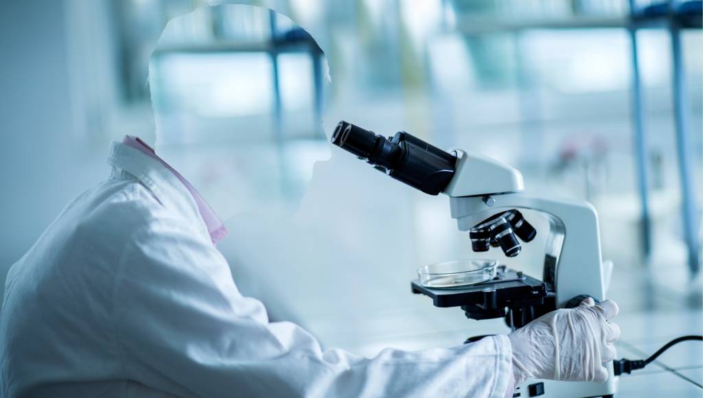 Enquanto pesquisadores desistem do Brasil, bispo prepara-se para ser Ministro da Ciência