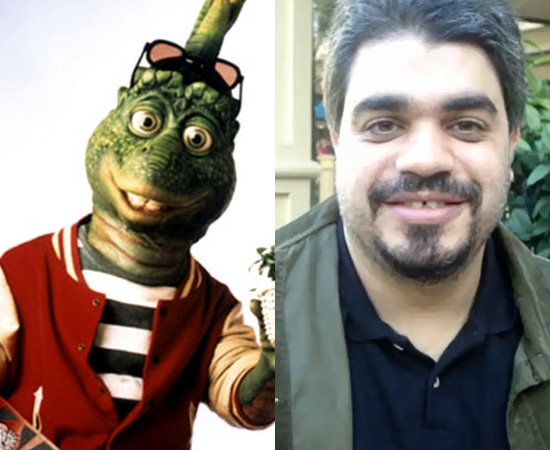 Dublador: José Leonardo. Sua voz é conhecida por interpretar Bobby (Família Dinossauro), Perninha (Tiny Toon), Kira (Death Note), Kyle (Kyle XY), entre outros.