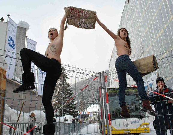 Embora as fotos sempre mostrem manifestantes jovens, magras e bonitas, as Femen dizem que isso é uma escolha dos fotógrafos.