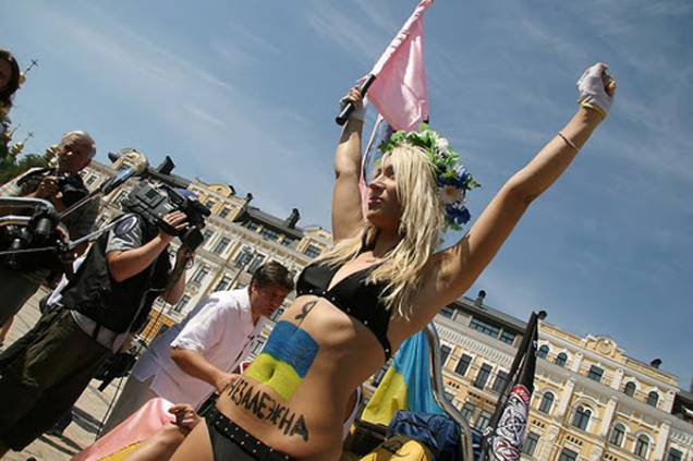 Elas dizem que gostariam de vir ao Brasil. Elas dizem que gostariam de vir ao Brasil.