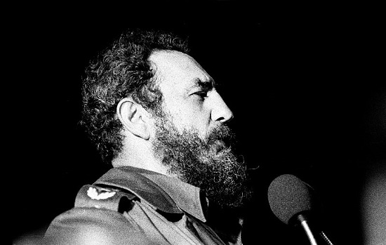 Fidel Castro chegou a ser o ditador há mais tempo no poder em todo o mundo, até que ele passou o poder ao irmão, Raul Castro, em 2006. Fidel começou seu governo em 1959, ficando décadas no poder. Durante esse período, nunca foi escolhido por meio de eleições diretas e impediu a liberdade de imprensa. Fidel Castro chegou a ser o ditador há mais tempo no poder em todo o mundo, até que ele passou o poder ao irmão, Raul Castro, em 2006. Fidel começou seu governo em 1959, ficando décadas no poder. Durante esse período, nunca foi escolhido por meio de eleições diretas e impediu a liberdade de imprensa.