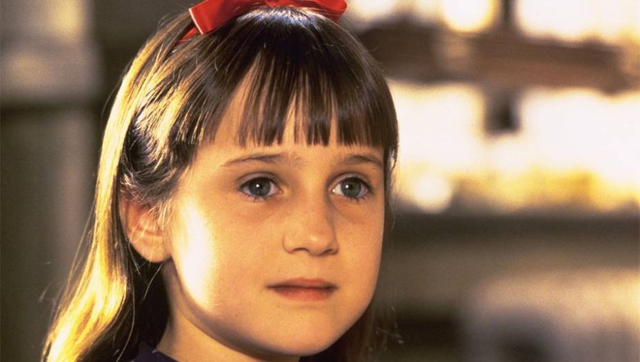 <em>Matilda </em>(1996) conversava com a alma das crianças inteligentes e incompreendidas pelos pais e pelos professores. Na história, todos nós nos identificávamos com a menina e seus poderes especiais. Fique tranquilo, não vamos te fazer lembrar de uma certa cena envolvendo bolo de chocolate...