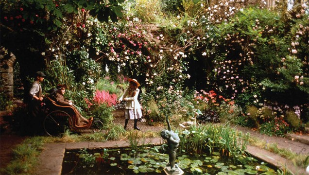 <em>O jardim secreto </em>(1993) tem uma mensagem parecida e é bem realista na hora de retratar como as escolhas dos adultos podem influenciar a vida e o comportamento de seus filhos. Esse era para ver com a família toda reunida.