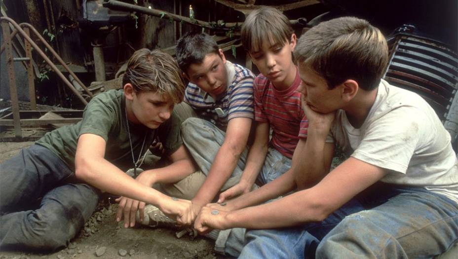 Na última cena de <em>Conta comigo </em>(1986), o narrador - que conta tudo em flashback - diz que nunca mais teve amigos iguais aos que teve aos 12 anos. Está na hora de mandar uma mensagem para aquele seu amigo de infância que você não vê há anos...