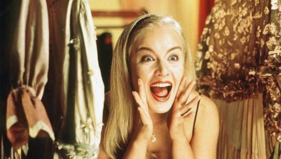 Angélica também se aventurou no cinema em <em>Zoando na TV </em>(1999), em que a loira realizava um sonho de muitos jovens: entrar dentro da televisão e interagir com os personagens da ficção. 