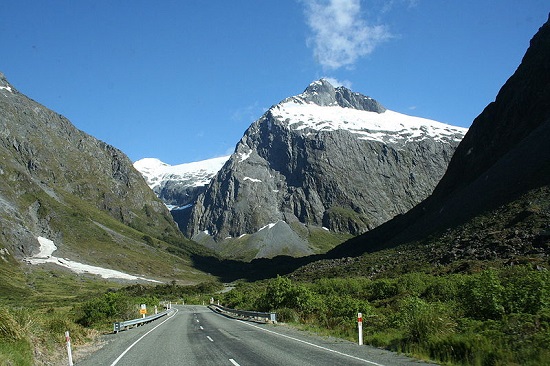 Dizem que a Nova Zelândia é um dos países mais bonitos do mundo. O Parque Nacional Fiorland, localizado na ilha Sul do país, certamente é um dos responsáveis por essa fama. Dizem que a Nova Zelândia é um dos países mais bonitos do mundo. O Parque Nacional Fiorland, localizado na ilha Sul do país, certamente é um dos responsáveis por essa fama.