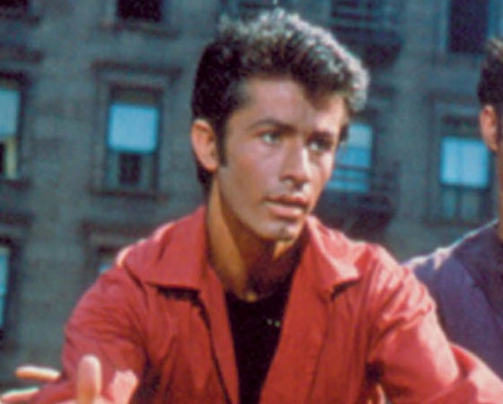 MELHOR ATOR  COADJUVANTE - George Chakiris dançou e cantou em Amor, sublime amor (1961). Tão bem que chegou ao Oscar. Ele tinha 27 anos e foi o segundo homem mais jovem a concorrer a Melhor Ator Coadjuvante.