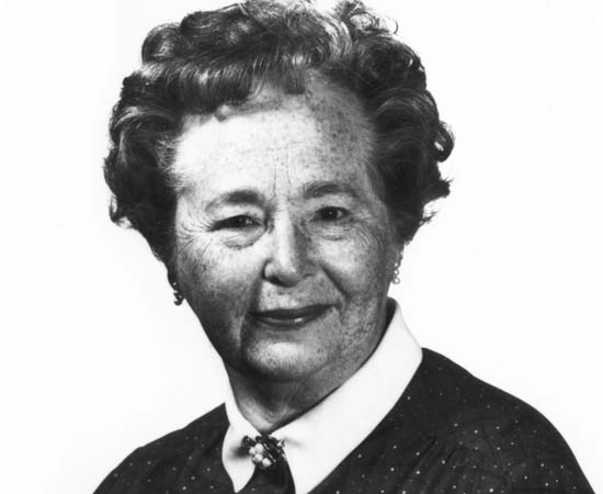 Gertrude Elion (1918 - 1999) - Bioquímica e farmacêutica britânica que recebeu o Prêmio Nobel de Fisiologia/ Medicina de 1988 pela criação de novos medicamentos. Gertrude Elion (1918 - 1999) - Bioquímica e farmacêutica britânica que recebeu o Prêmio Nobel de Fisiologia/ Medicina de 1988 pela criação de novos medicamentos.