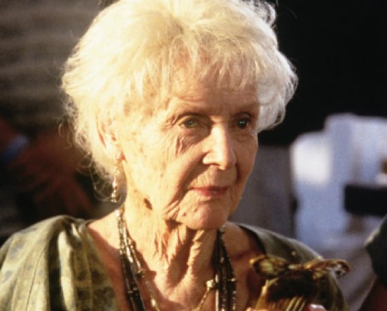 MELHOR ATRIZ COADJUVANTE - Gloria Stuart, que vive a versão velha de Rose em Titanic (1997) é a mais velha indicada ao Oscar em todas as categorias. Ela tinha 87 anos na época da indicação. Mas não levou o prêmio.