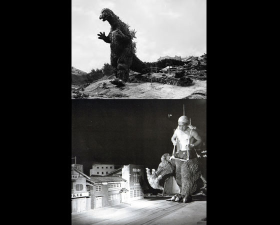 Godzilla (1954) - Já dava pra sacar que, nos primeiros filmes do monstro, ele era feito por atores em roupas de borracha. Mesmo assim, a foto não deixa de ser surpreendente, né?