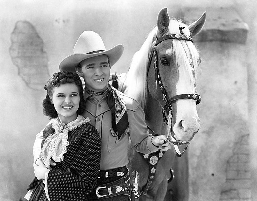 Foram os faroestes que fizeram de Golden Cloud um cavalo famoso, embora ele tenha mudado de nome durante o estrelato: passou a se chamar Trigger. O cavalo participou de vários filmes até 1965, quando morreu. Foram os faroestes que fizeram de Golden Cloud um cavalo famoso, embora ele tenha mudado de nome durante o estrelato: passou a se chamar Trigger. O cavalo participou de vários filmes até 1965, quando morreu.