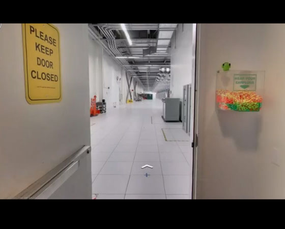 Esta foto mostra o acesso restrito ao local onde fica a Networking Room (Sala de Redes, em tradução livre).