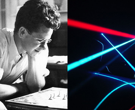 LASER - O termo foi publicado pela primeira vez em 1959, pelo cientista americano, Gordon Gould, para descrever um dispositivo que emite luz por um processo de amplificação ótica baseado na emissão estimulada de fótons. Antes, outros pesquisadores haviam concentrado seus estudos em invenções parecidas. LASER - O termo foi publicado pela primeira vez em 1959, pelo cientista americano, Gordon Gould, para descrever um dispositivo que emite luz por um processo de amplificação ótica baseado na emissão estimulada de fótons. Antes, outros pesquisadores haviam concentrado seus estudos em invenções parecidas.